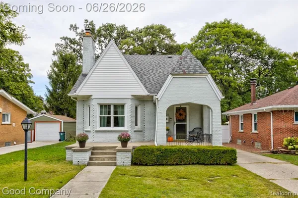 $350,000 | 1526 West 12 Mile Road, Royal Oak, MI 48073