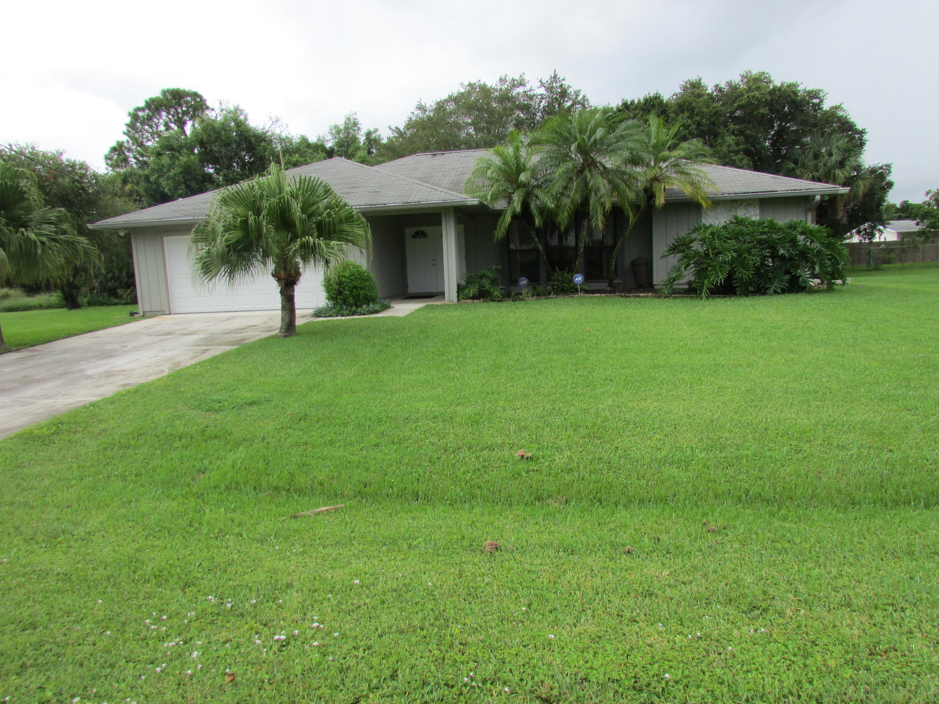 372 Southwest Fuge Road Stuart, FL 34997 - Photo 1 of 20 img_1161