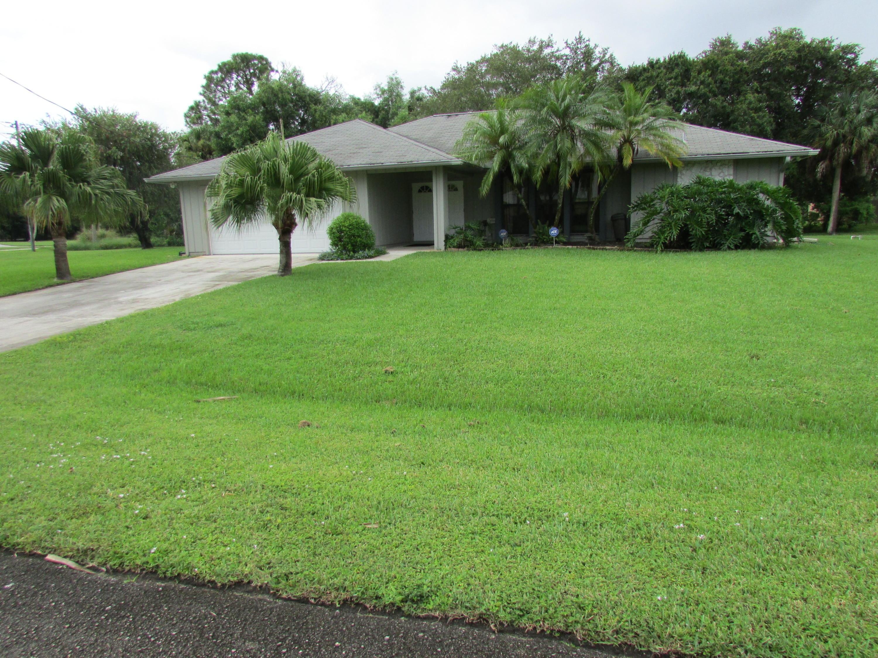 372 Southwest Fuge Road Stuart, FL 34997 - Photo 2 of 20 img_1160