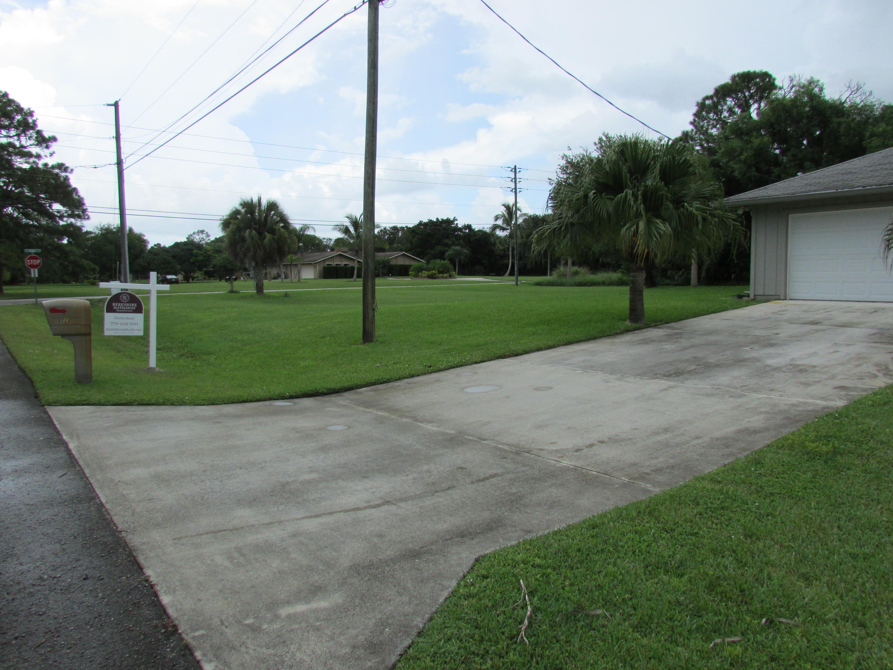 372 Southwest Fuge Road Stuart, FL 34997 - Photo 3 of 20 img_1162