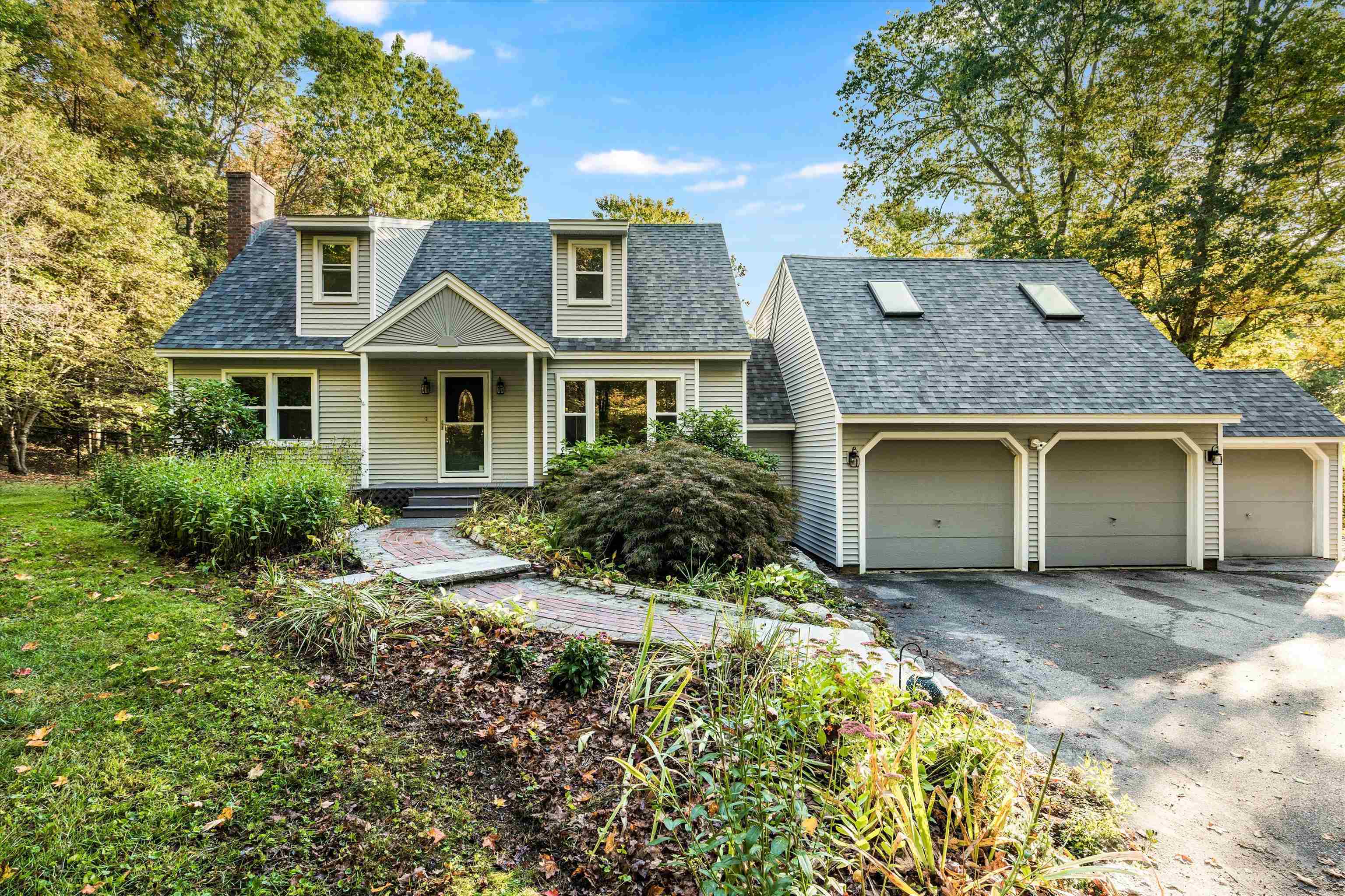 53 Cross Road Hooksett, NH 03106 - Photo 1 of 50