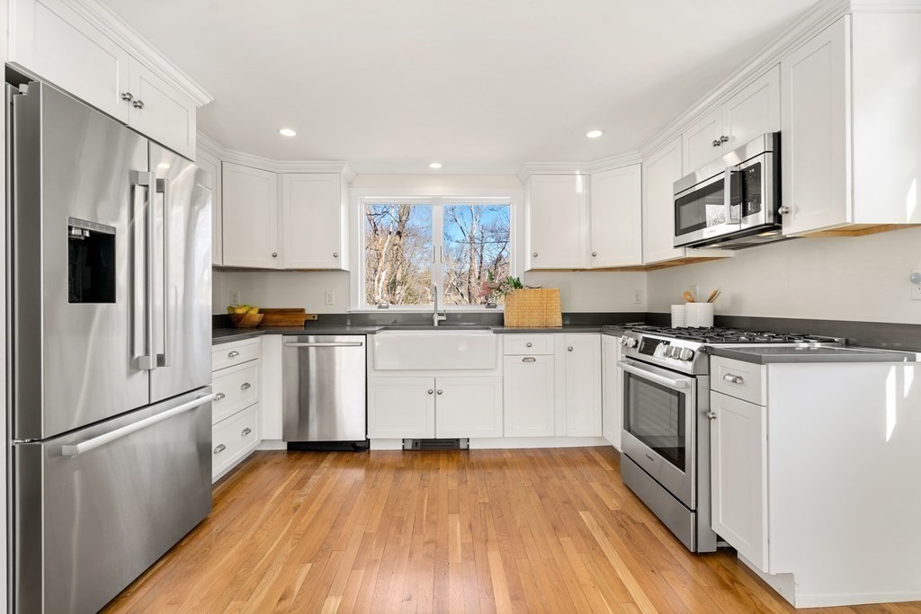 58 Bay Road Duxbury, MA 02332 - Photo 3 of 34 Gallery Image 3