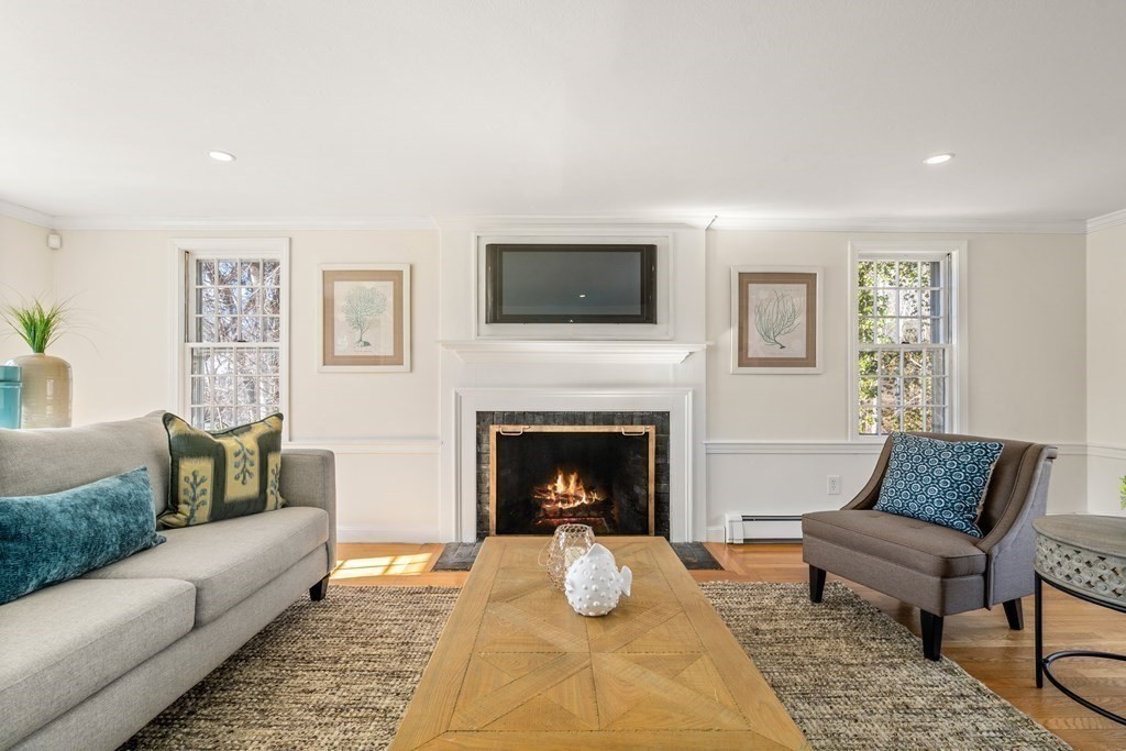 58 Bay Road Duxbury, MA 02332 - Photo 4 of 34 Gallery Image 4