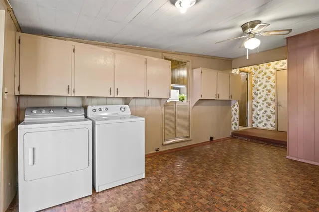 a view of utility room with washer and dryer