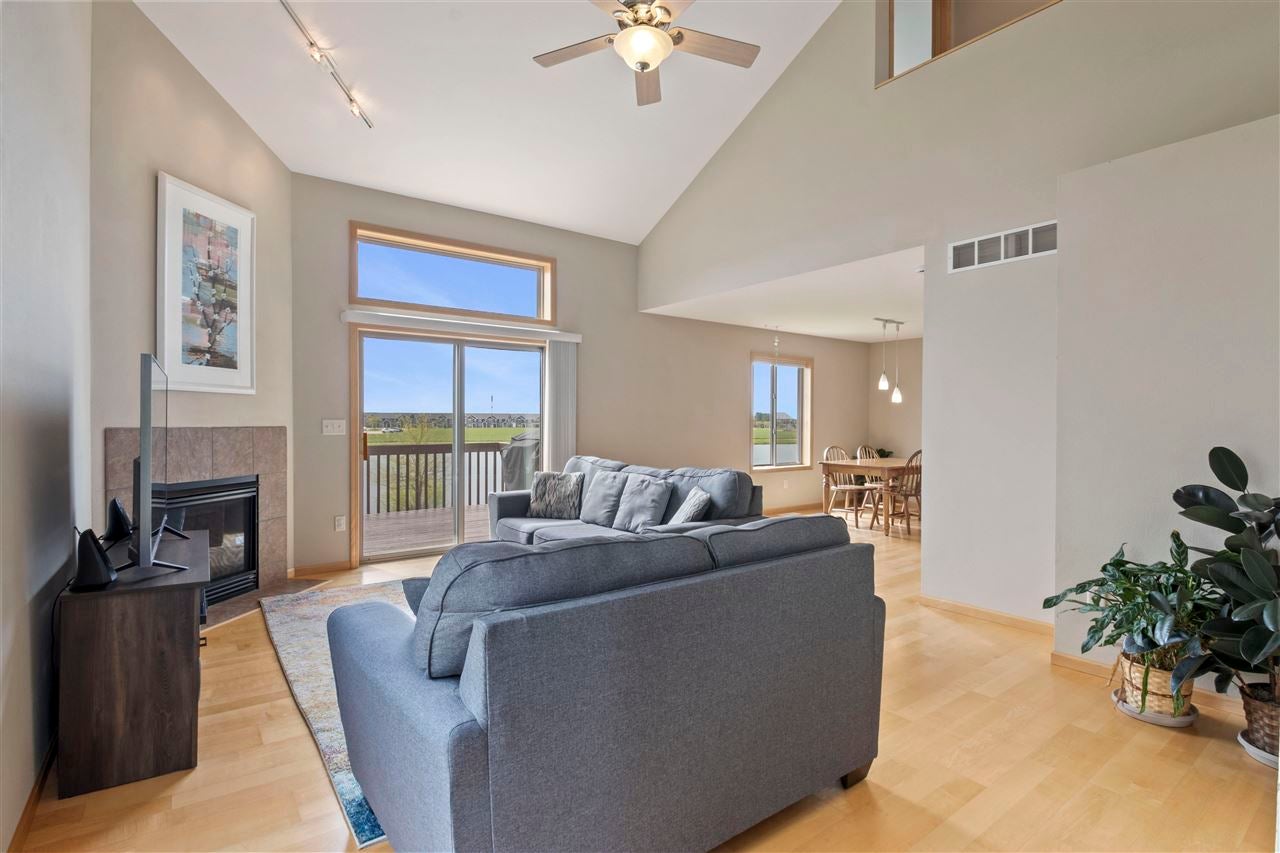 240 South Park Ridge Road North Liberty, IA 52317 - Photo 5 of 28 Gallery Image 5