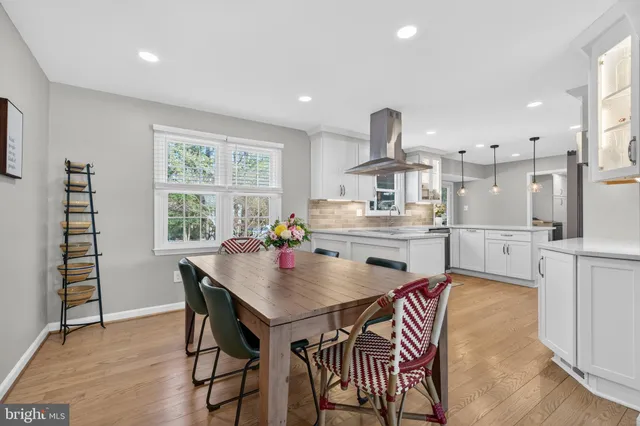 $1,299,990 | 11922 Holly Spring Drive, Great Falls, VA 22066