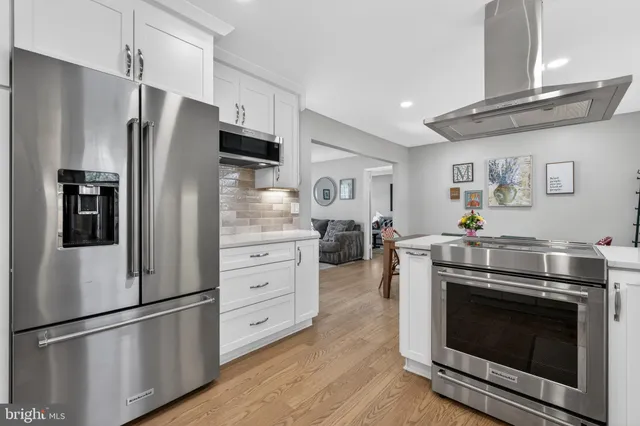 $1,299,990 | 11922 Holly Spring Drive, Great Falls, VA 22066