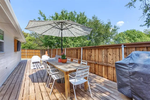 a outdoor view with a seating space