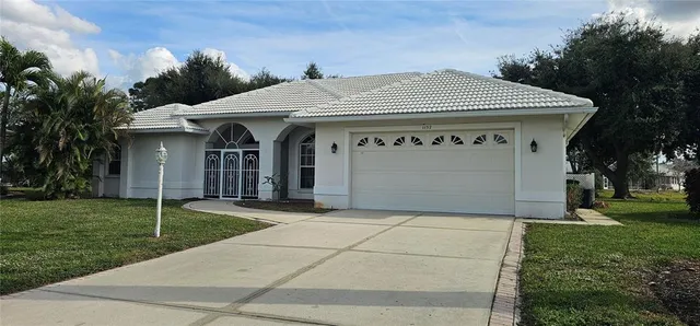 $2,900 | 1152 Deardon Drive, Venice, FL 34292