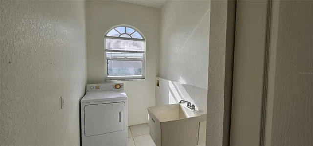 $2,550 | 1152 Deardon Drive, Venice, FL 34292