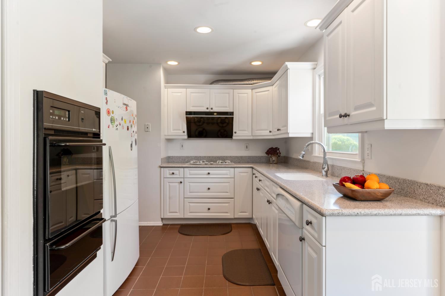 6 Grace Road East Brunswick, NJ 08816 - Photo 10 of 38