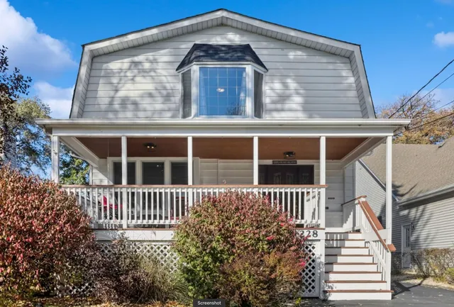 $575,000 | 228 West Grove Street, Lombard, IL 60148