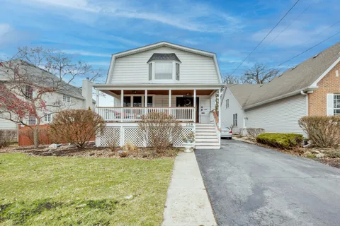 $575,000 | 228 West Grove Street, Lombard, IL 60148