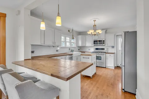 $575,000 | 228 West Grove Street, Lombard, IL 60148