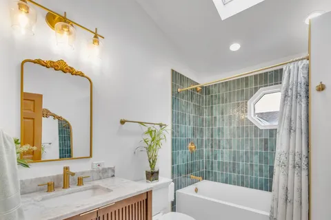 $575,000 | 228 West Grove Street, Lombard, IL 60148