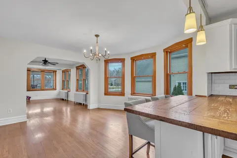 $575,000 | 228 West Grove Street, Lombard, IL 60148