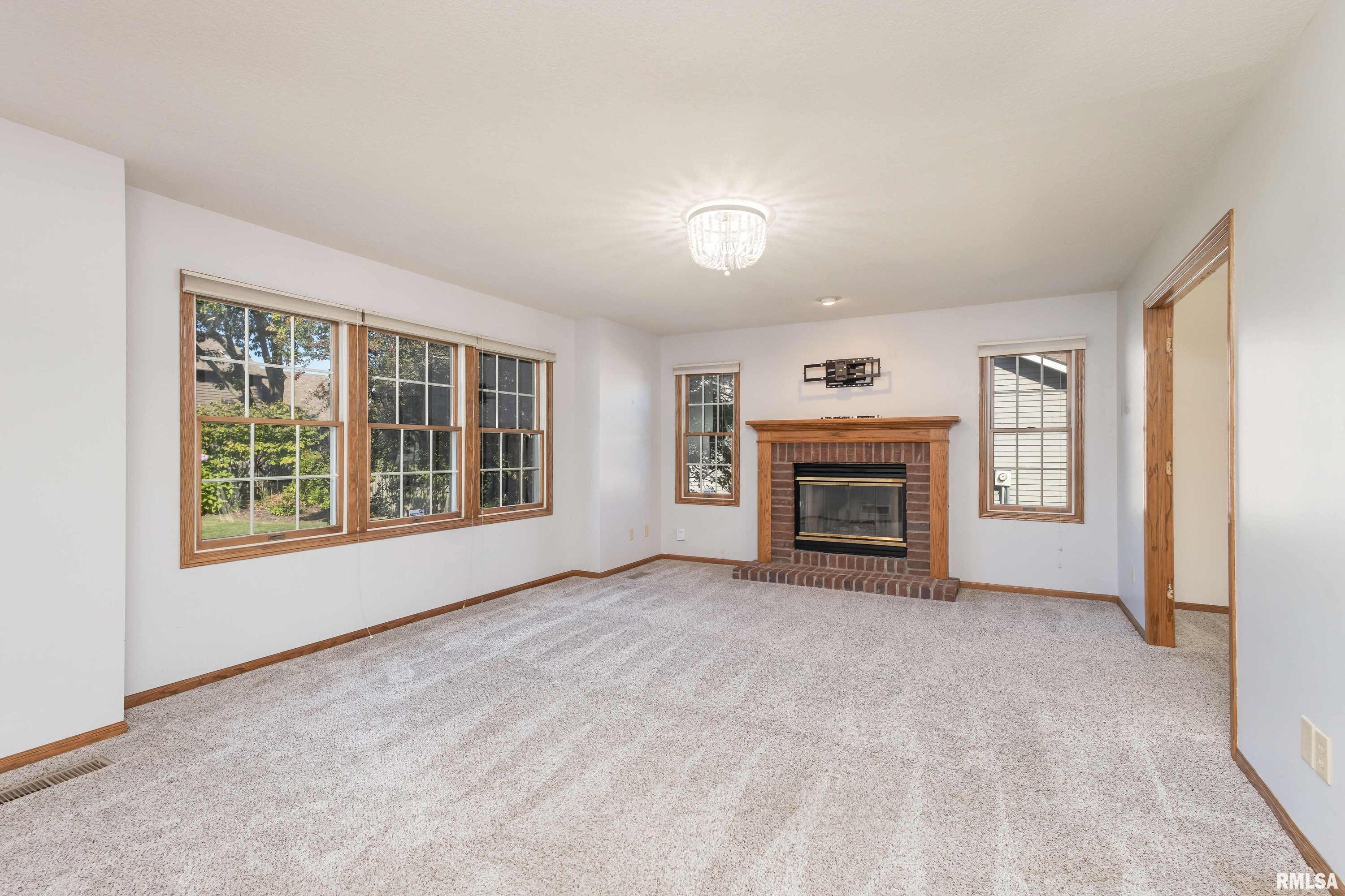 4960 Fox Ridge Road Bettendorf, IA 52722 - Photo 11 of 39 Gallery Image 11