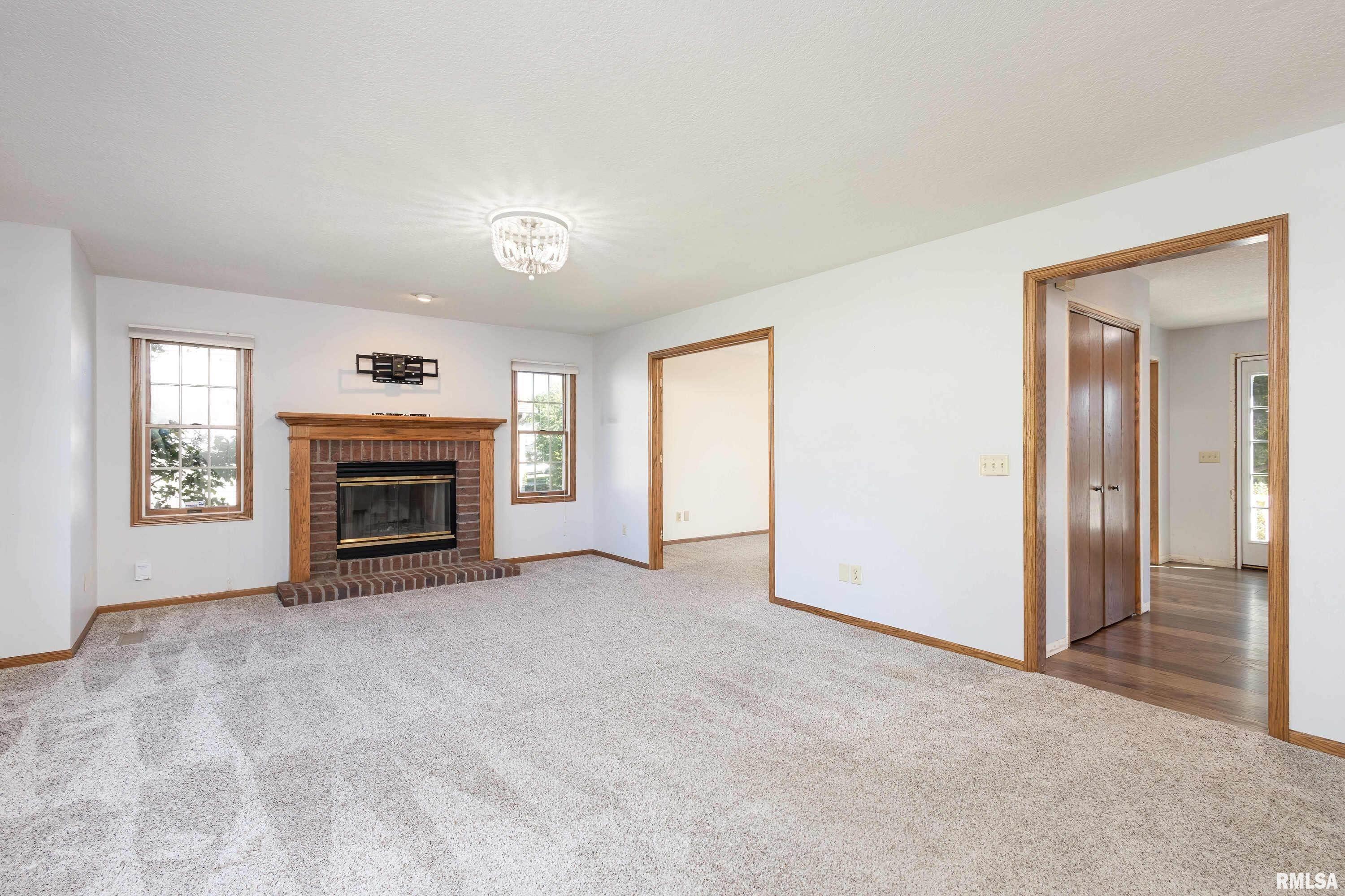 4960 Fox Ridge Road Bettendorf, IA 52722 - Photo 12 of 39 Gallery Image 12