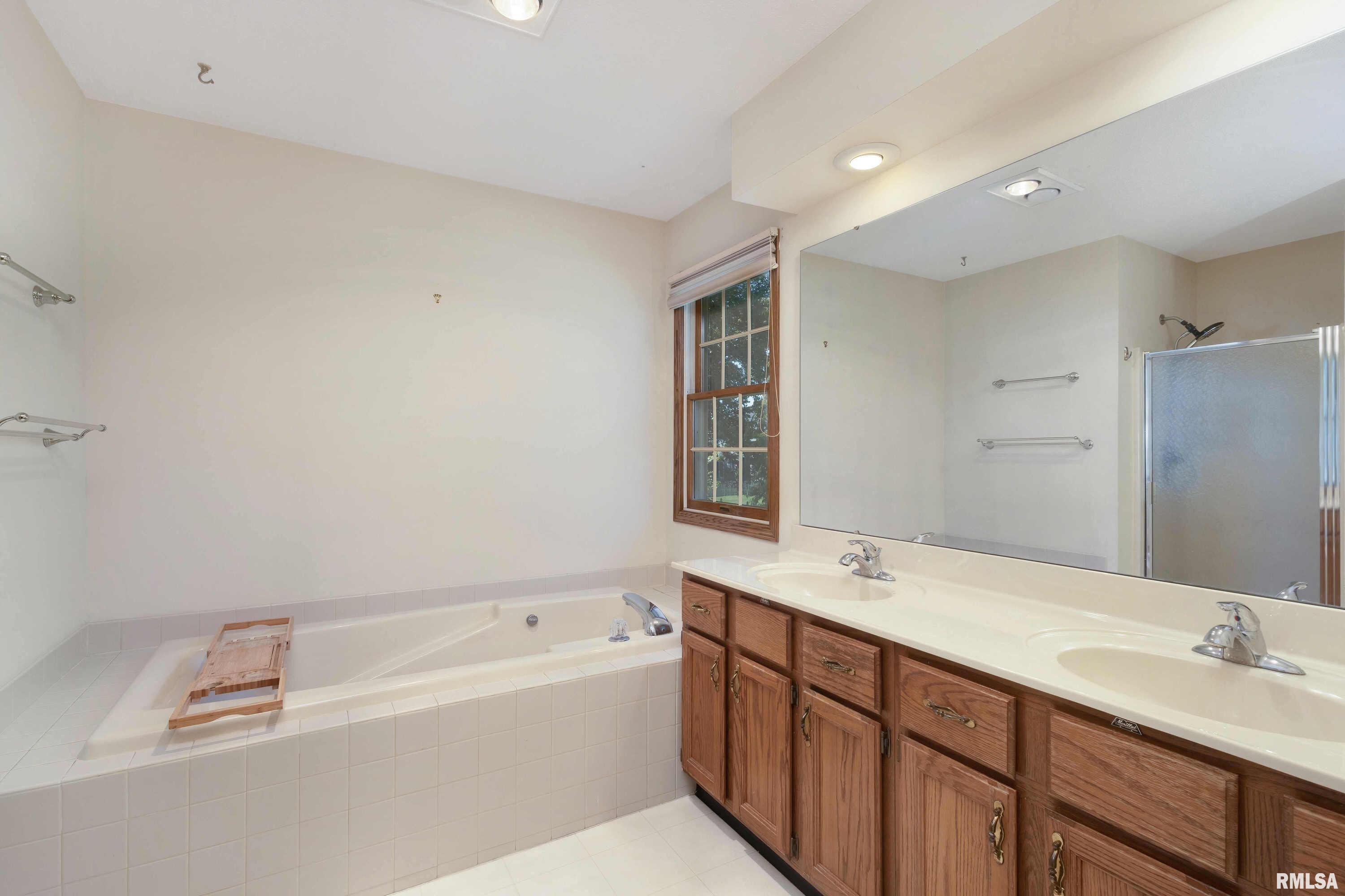 4960 Fox Ridge Road Bettendorf, IA 52722 - Photo 23 of 39 Gallery Image 23