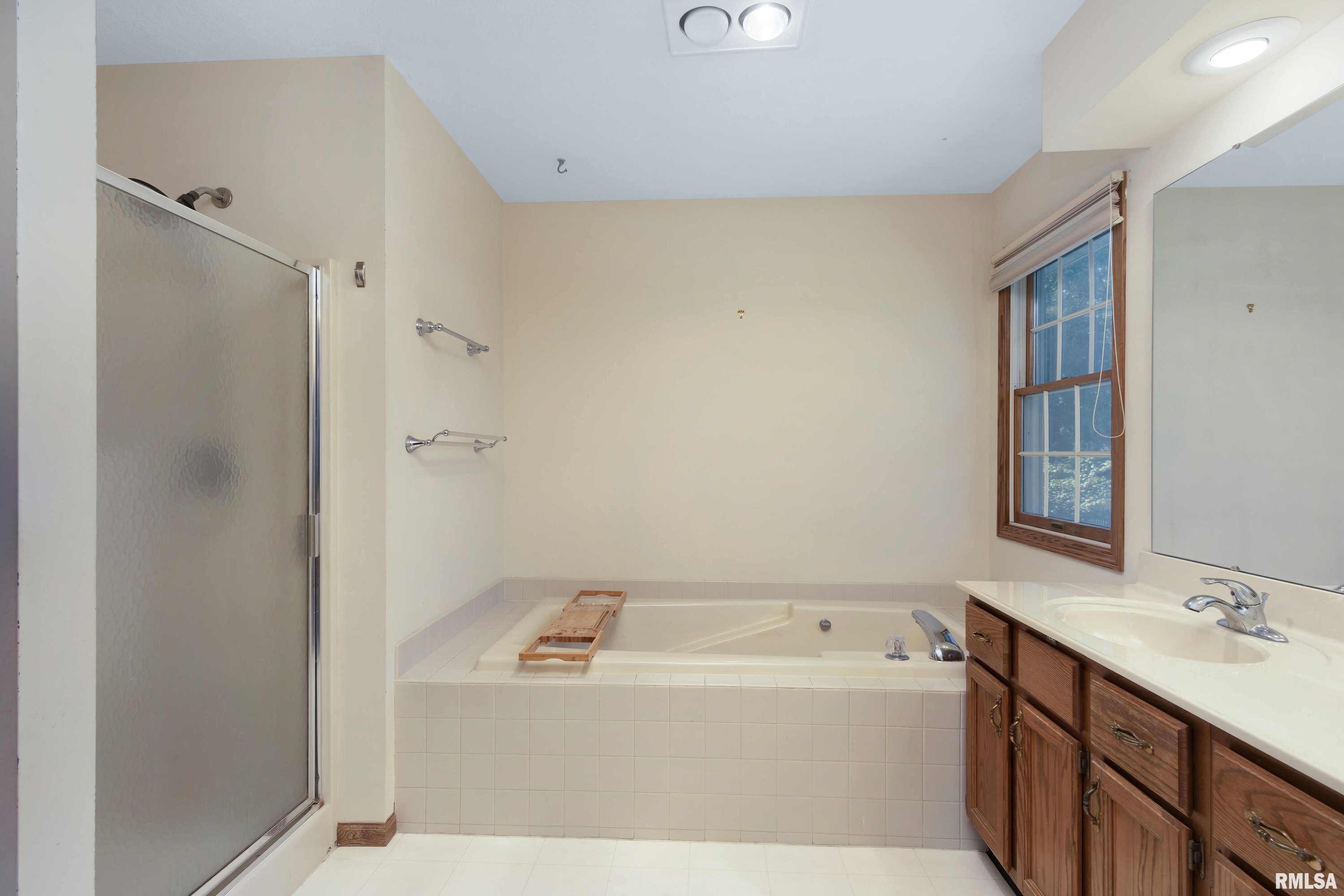 4960 Fox Ridge Road Bettendorf, IA 52722 - Photo 24 of 39 Gallery Image 24