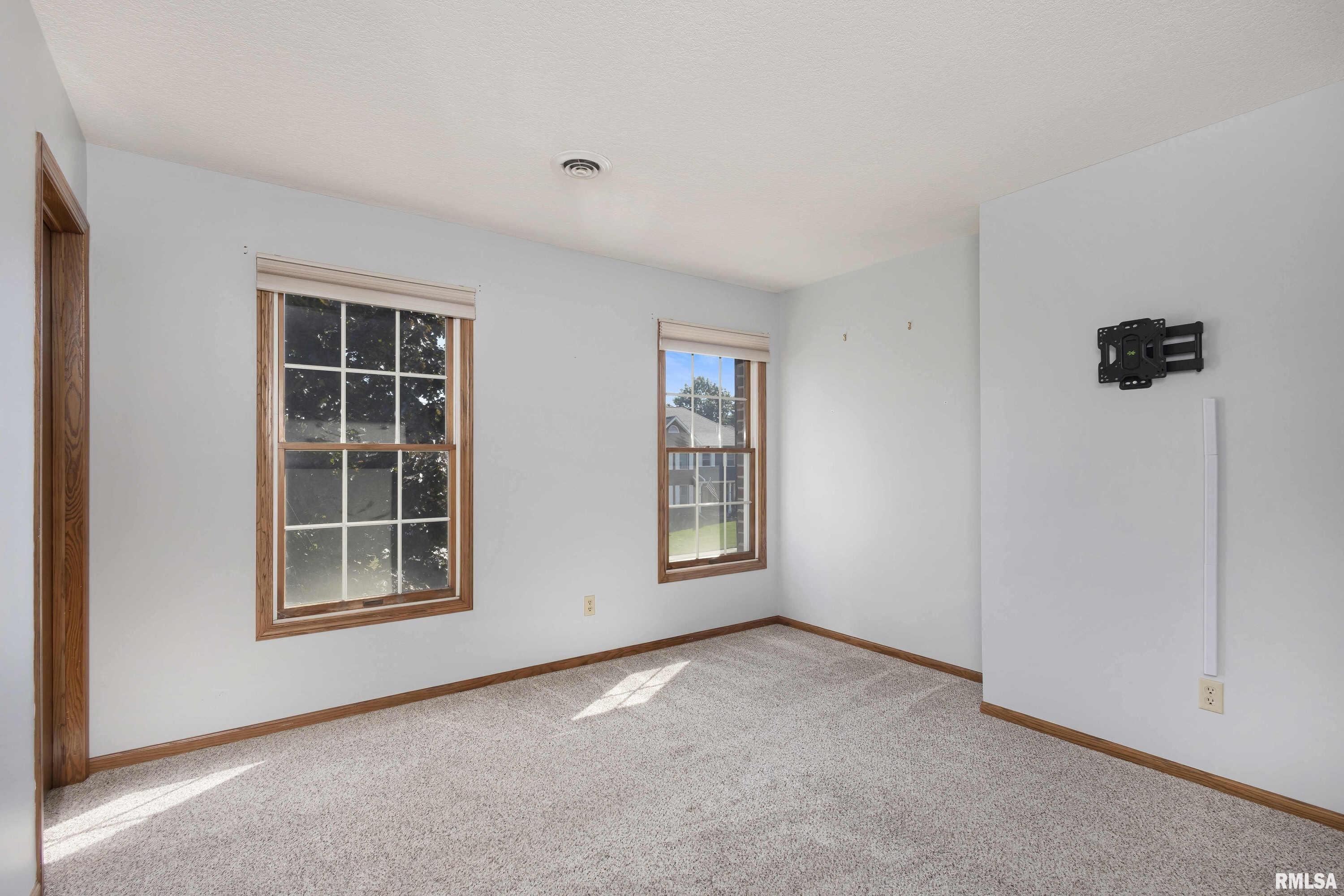 4960 Fox Ridge Road Bettendorf, IA 52722 - Photo 26 of 39 Gallery Image 26