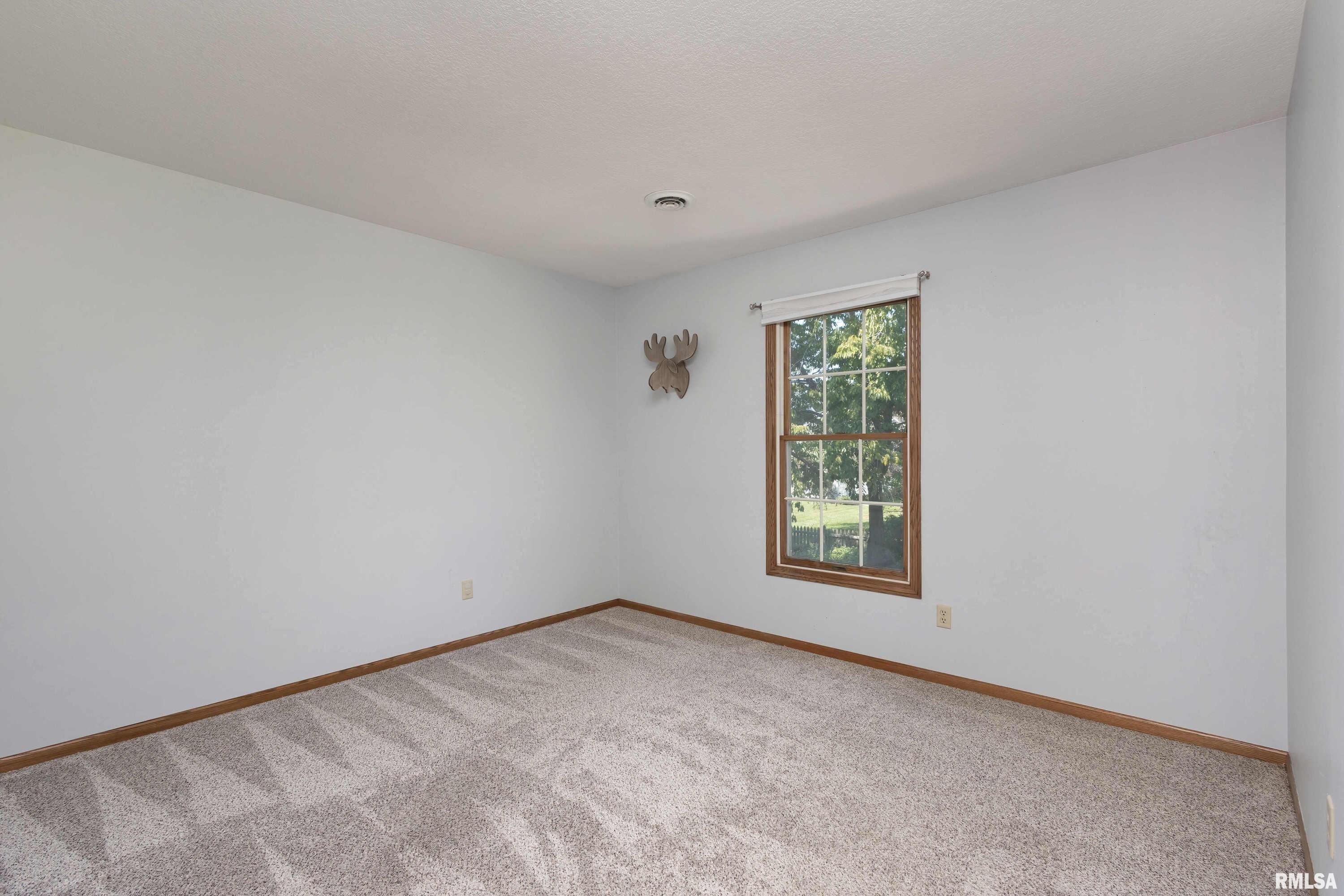 4960 Fox Ridge Road Bettendorf, IA 52722 - Photo 27 of 39 Gallery Image 27