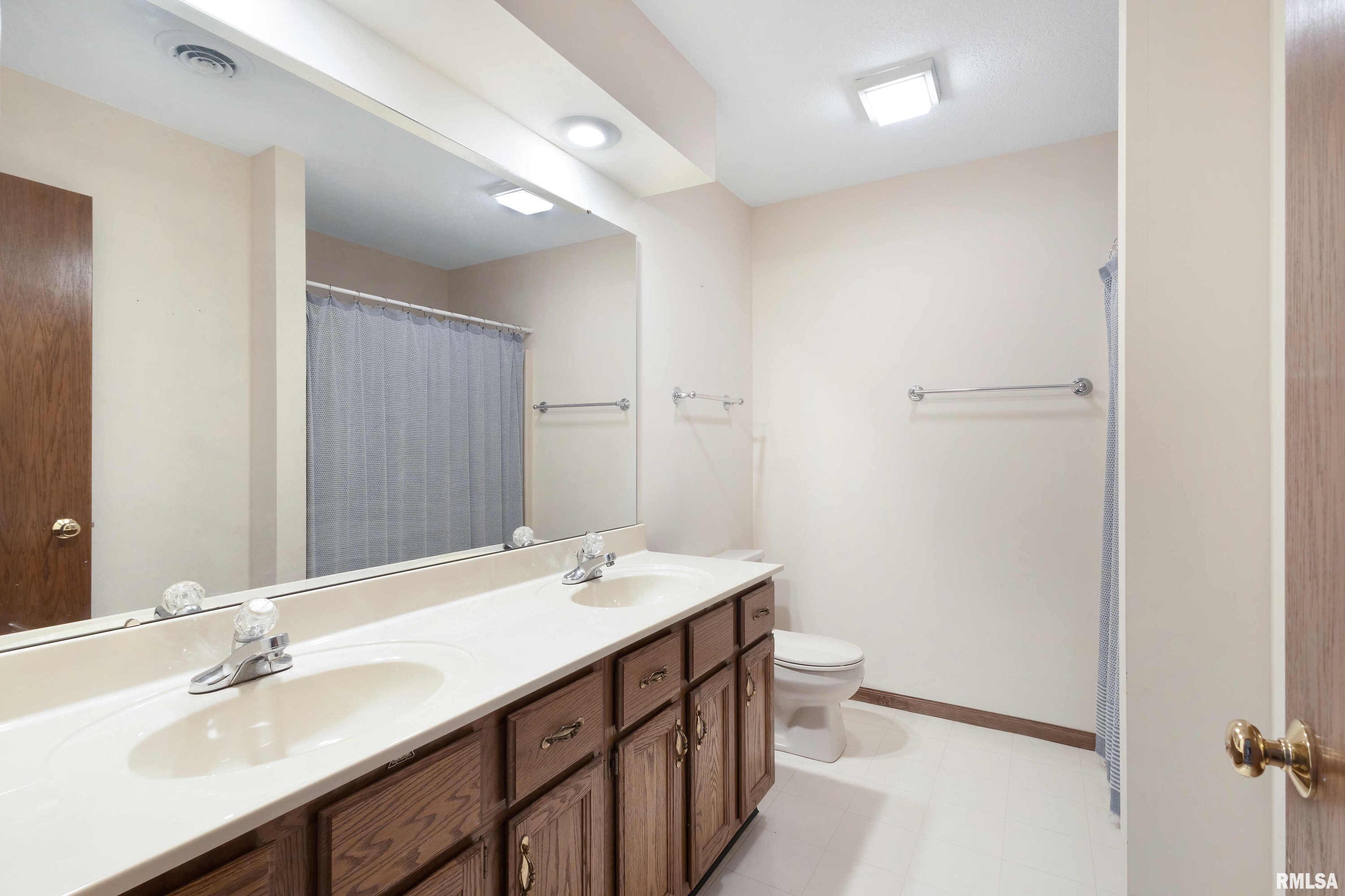 4960 Fox Ridge Road Bettendorf, IA 52722 - Photo 31 of 39 Gallery Image 31