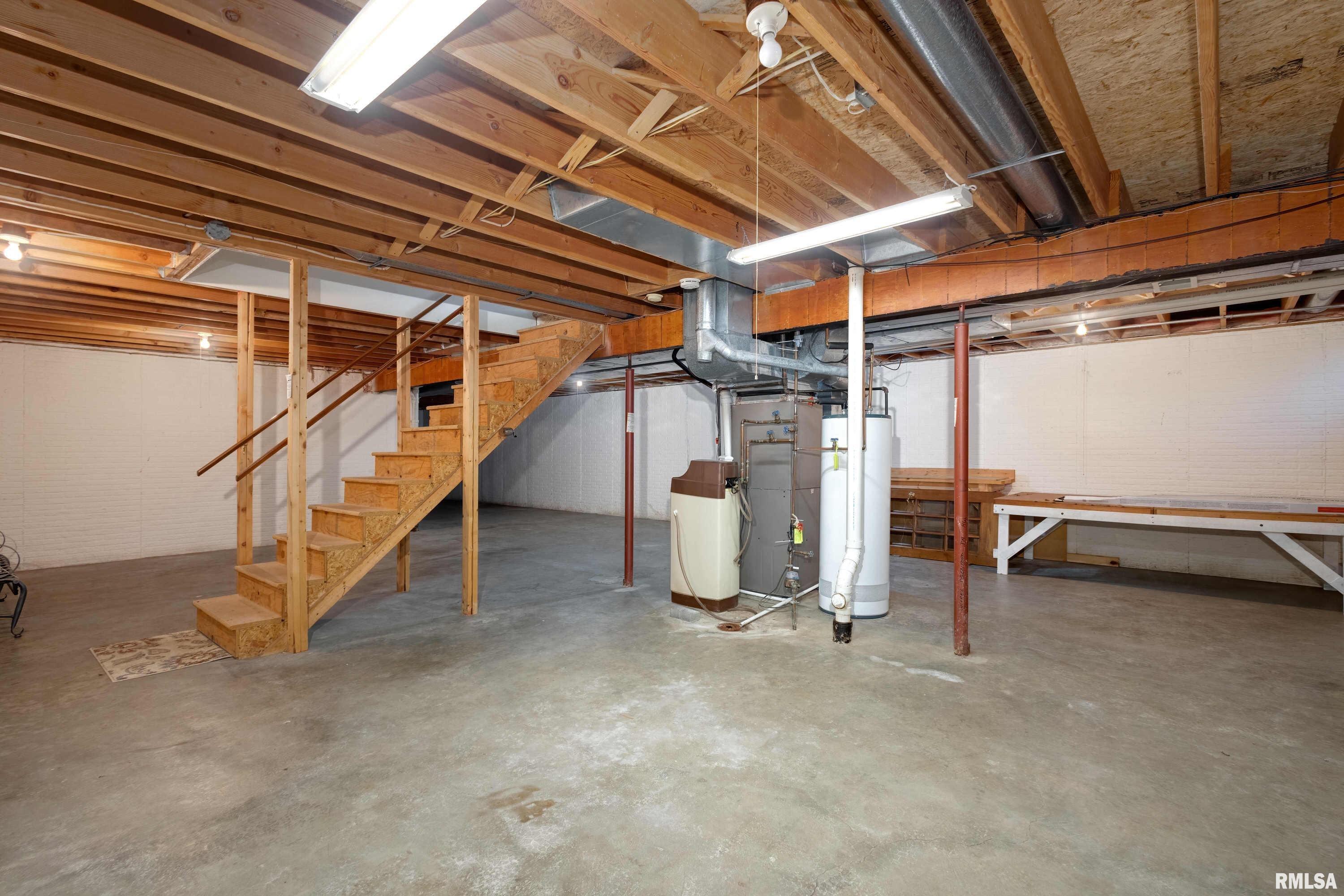4960 Fox Ridge Road Bettendorf, IA 52722 - Photo 33 of 39 Gallery Image 33