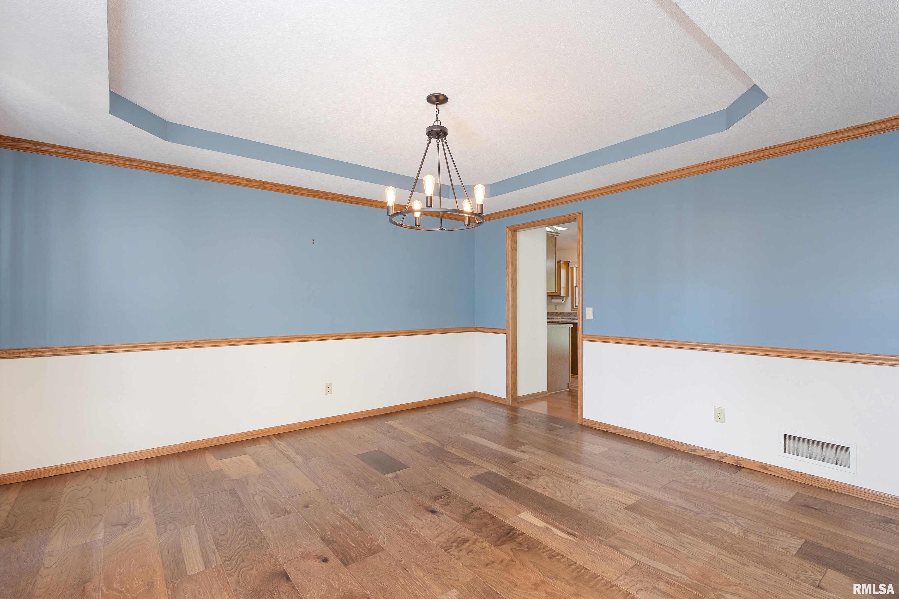 4960 Fox Ridge Road Bettendorf, IA 52722 - Photo 6 of 39 Gallery Image 6