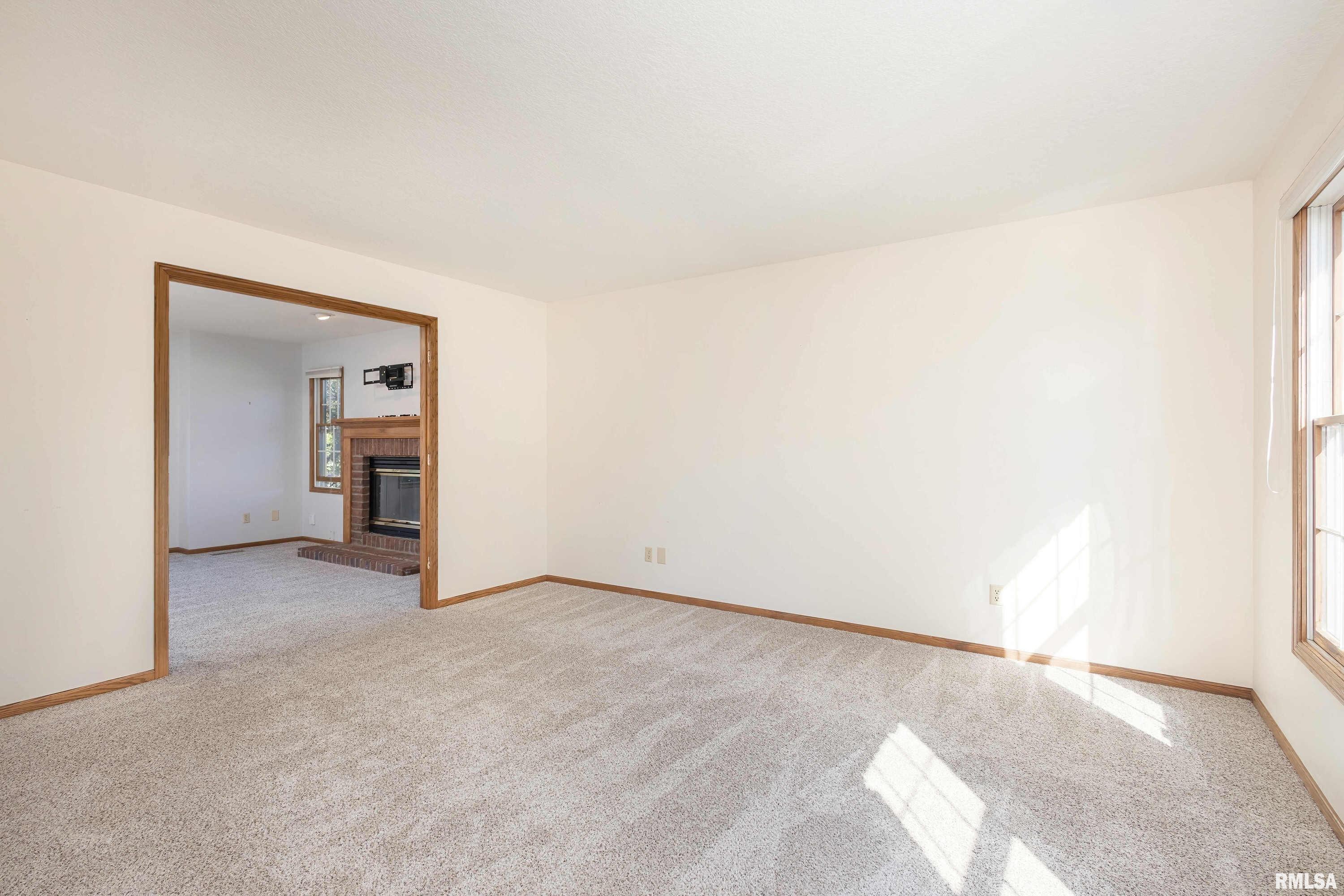 4960 Fox Ridge Road Bettendorf, IA 52722 - Photo 8 of 39 Gallery Image 8