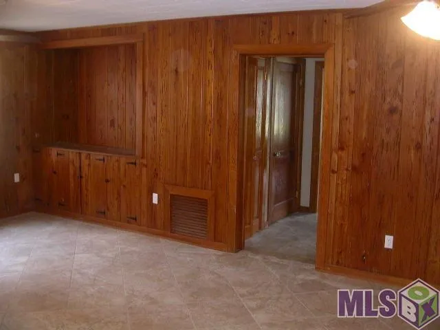 $1,500 | 2111 Edinburgh Avenue, Unit B, Baton Rouge, LA 70808