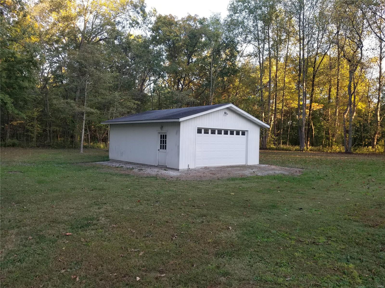 4740 South Hazel Road Edwardsville, IL 62025 - Photo 3 of 13