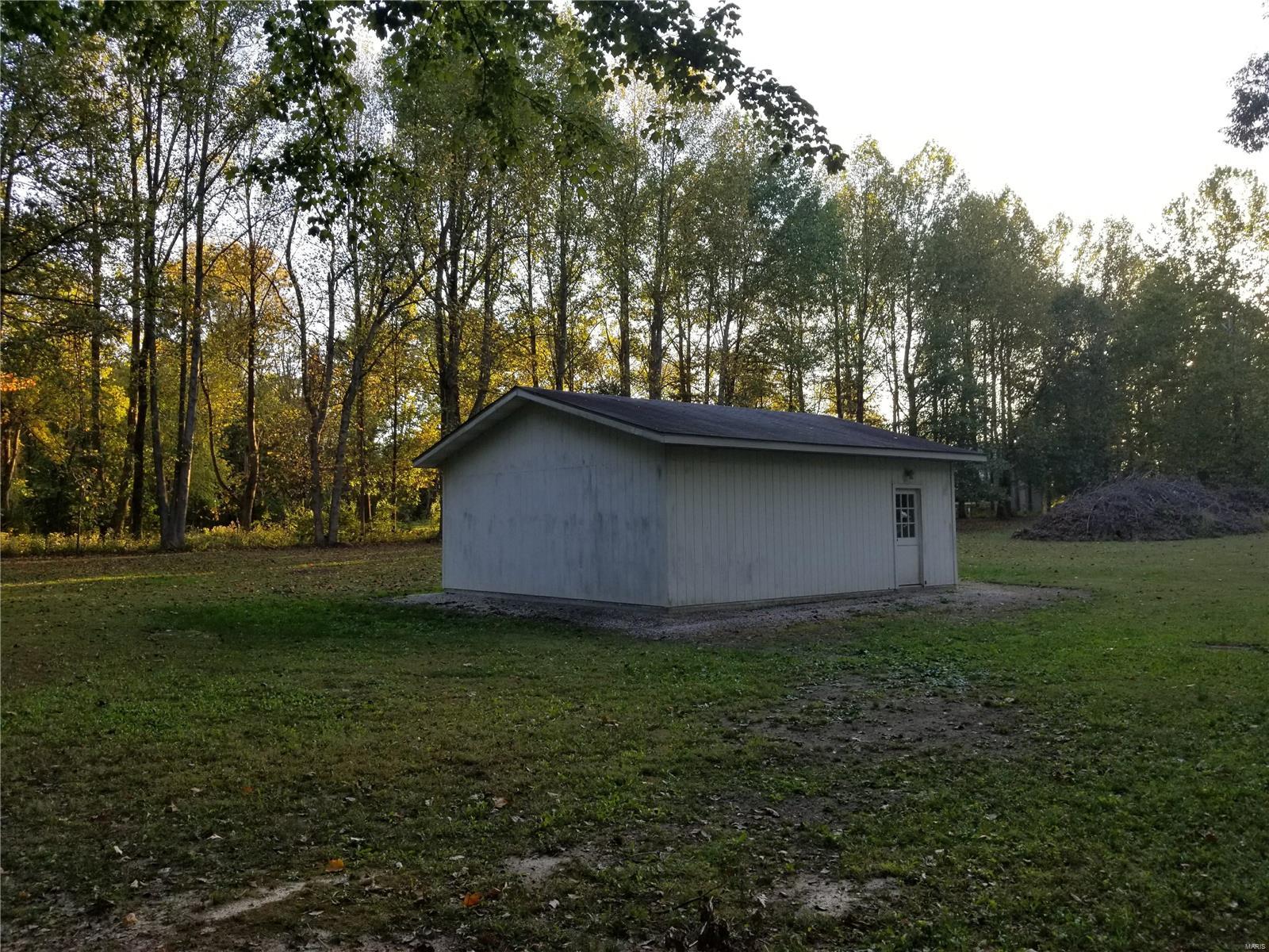 4740 South Hazel Road Edwardsville, IL 62025 - Photo 4 of 13