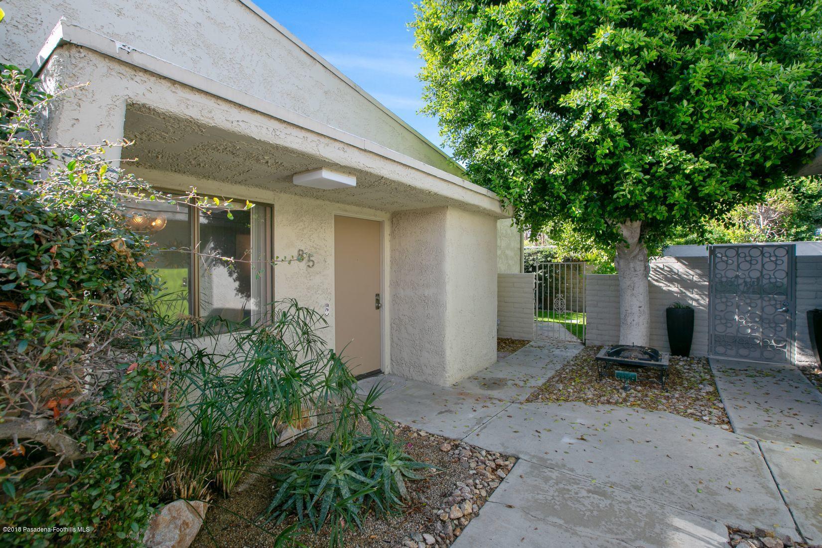 1111 East Ramon Road, Unit 85 Palm Springs, CA 92264 - Photo 29 of 29 a backyard of a house with plants and trees