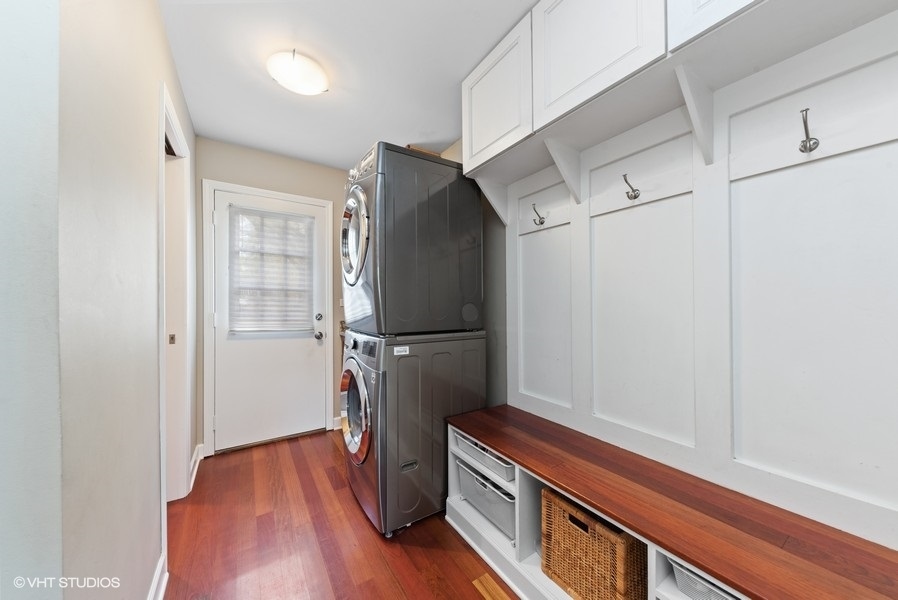 7 Knoll Ridge Road Rolling Meadows, IL 60008 - Photo 14 of 37 a room with wooden floor and closet