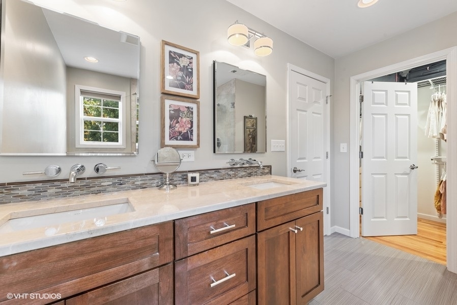 7 Knoll Ridge Road Rolling Meadows, IL 60008 - Photo 19 of 37 a bathroom with a granite countertop sink mirror and double