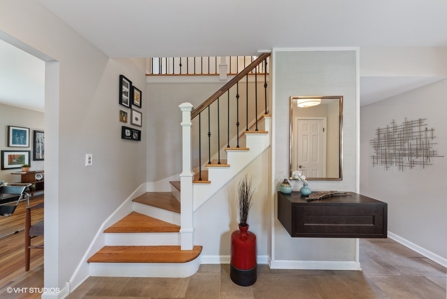 7 Knoll Ridge Road Rolling Meadows, IL 60008 - Photo 3 of 37 a living room with furniture and a rug