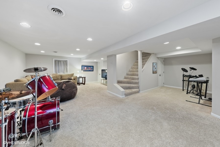 7 Knoll Ridge Road Rolling Meadows, IL 60008 - Photo 25 of 37 a view of a room with furniture and air hockey table