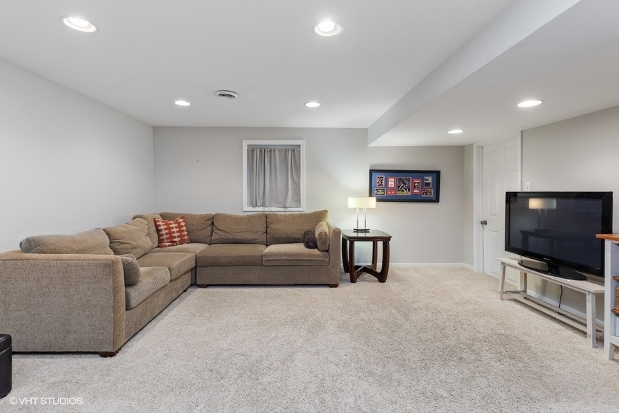 7 Knoll Ridge Road Rolling Meadows, IL 60008 - Photo 26 of 37 a living room with furniture and a flat screen tv