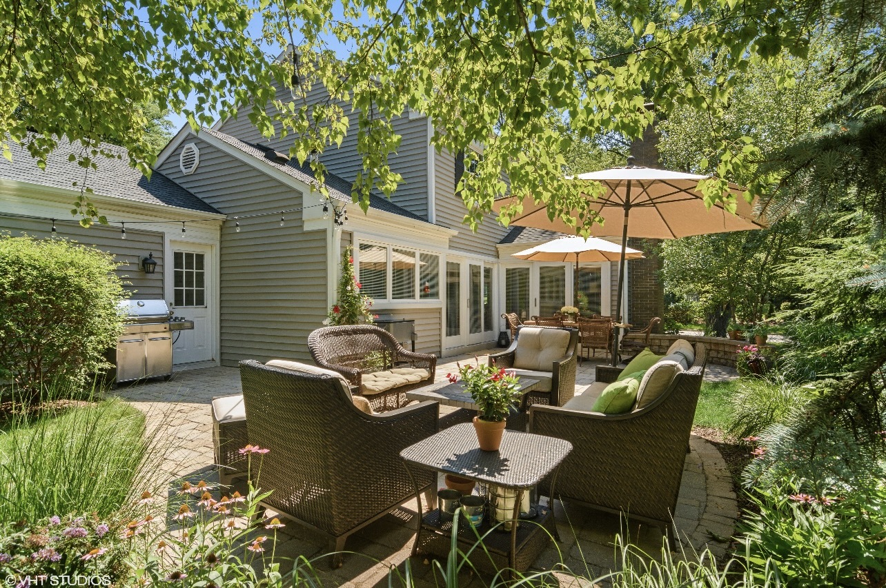 7 Knoll Ridge Road Rolling Meadows, IL 60008 - Photo 28 of 37 a view of a patio with table and chairs under an umbrella