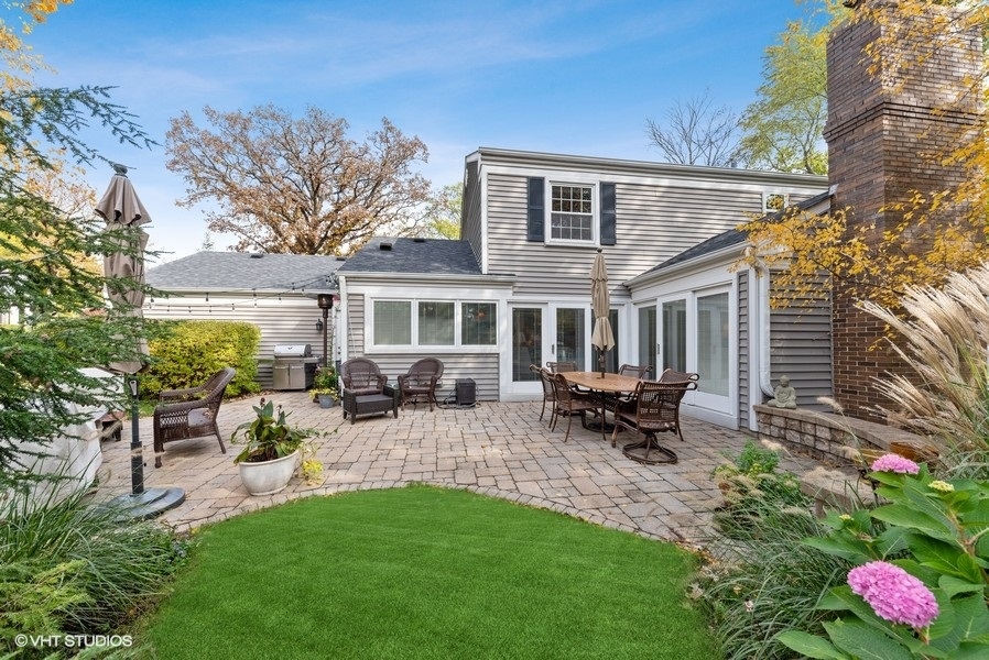 7 Knoll Ridge Road Rolling Meadows, IL 60008 - Photo 29 of 37 a view of a house with patio