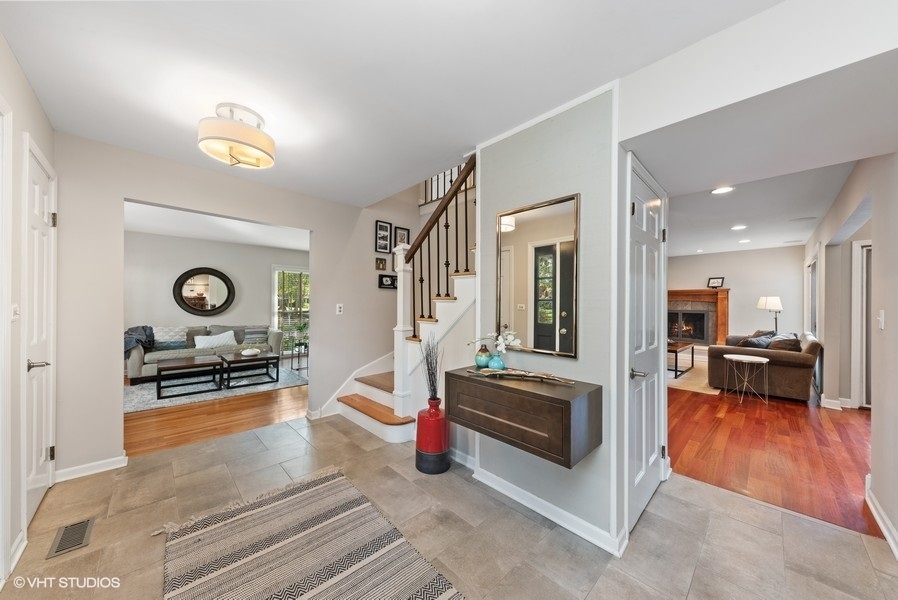 7 Knoll Ridge Road Rolling Meadows, IL 60008 - Photo 4 of 37 a living room with furniture and a flat screen tv