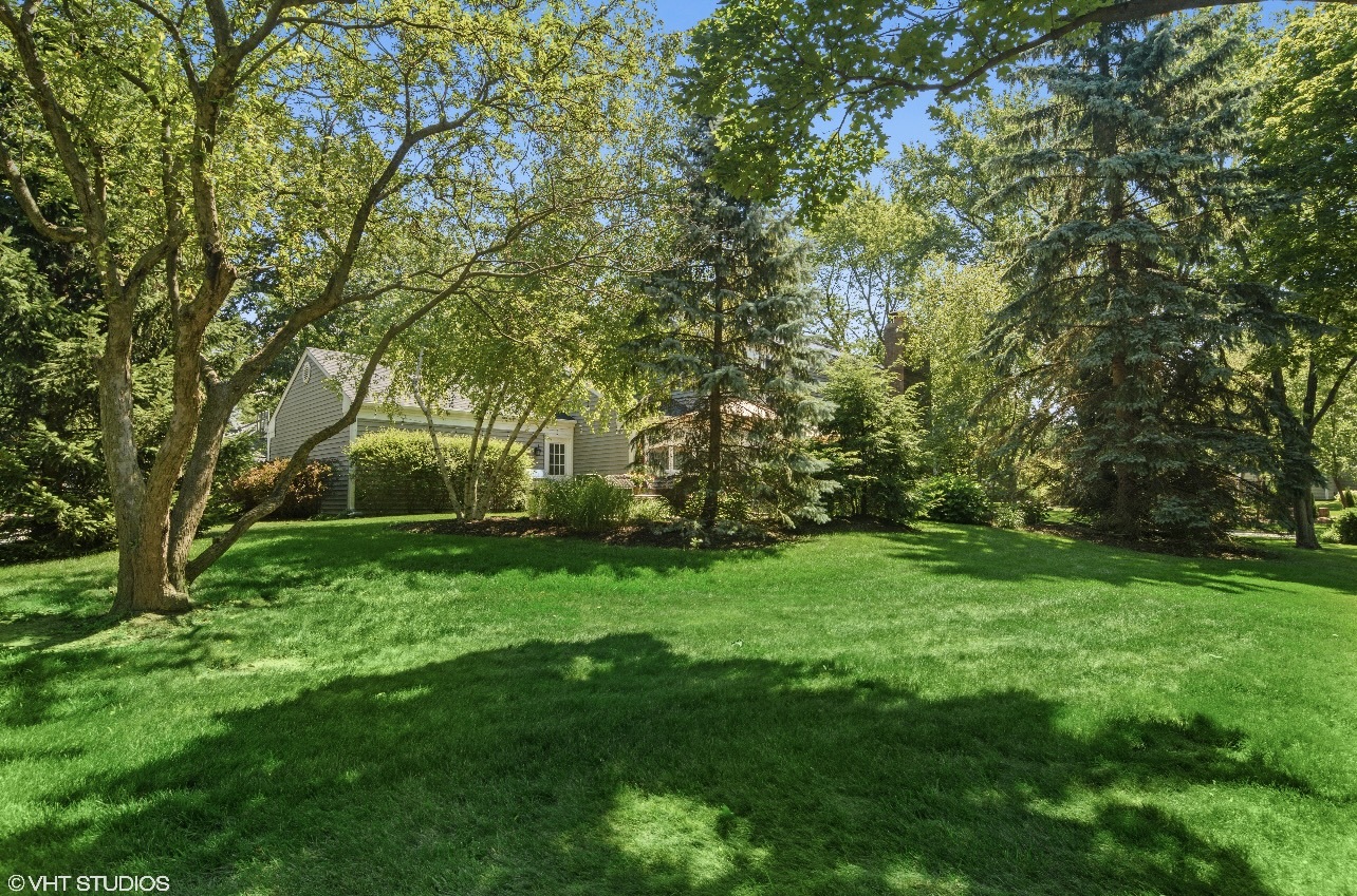 7 Knoll Ridge Road Rolling Meadows, IL 60008 - Photo 34 of 37 a view of green field with trees in the background