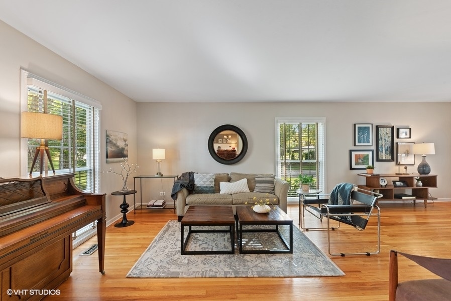 7 Knoll Ridge Road Rolling Meadows, IL 60008 - Photo 5 of 37 a living room with furniture and a large window