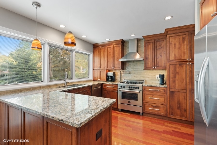 7 Knoll Ridge Road Rolling Meadows, IL 60008 - Photo 7 of 37 a kitchen with stainless steel appliances granite countertop a sink stove and refrigerator