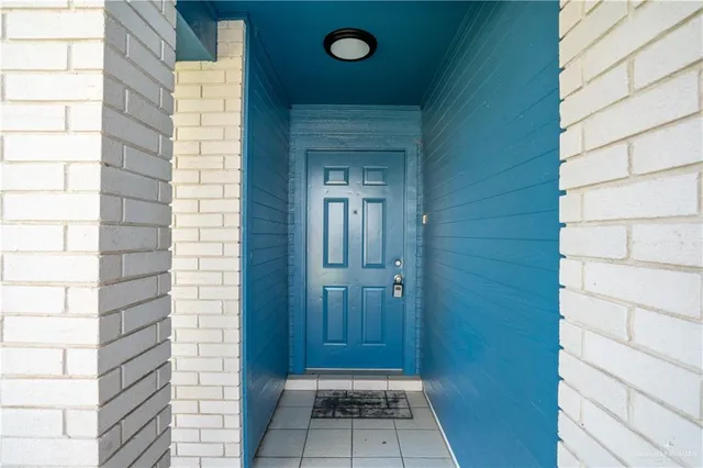 a view of a livingroom with a ceiling fan and window