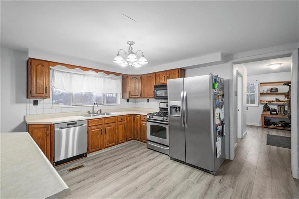 2569 Ridge Rd Extension Baden, PA 15005 - Photo 8 of 21