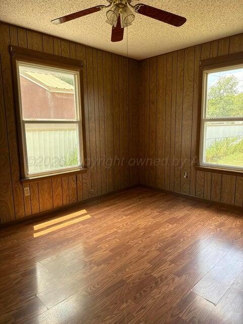 808 Ave P Sunray, TX 79086 - Photo 7 of 11 Bedroom 1