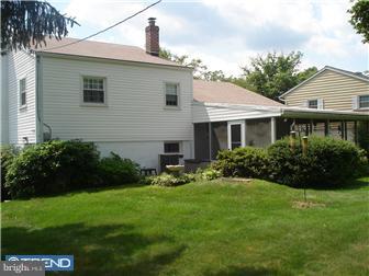 1400 Dennis Road Southampton, PA 18966 - Photo 3 of 10 Exterior Back
