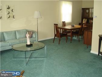 1400 Dennis Road Southampton, PA 18966 - Photo 4 of 10 Living Room